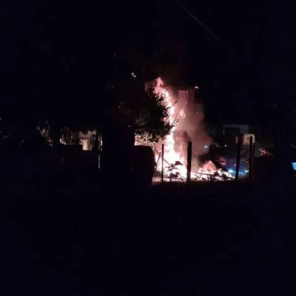 2 katlı ev yangında küle döndü