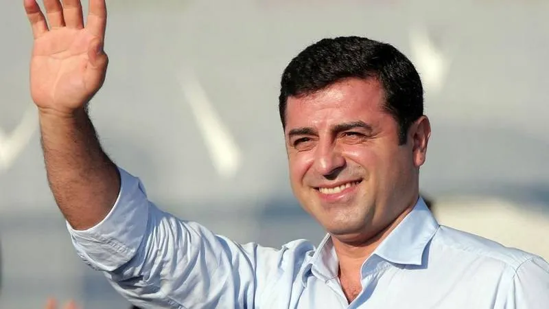 Ahmet Hakan, Demirtaş'ın önerilerini "çocuksu" buldu: Bu tür şova dayalı atraksiyonların devri çoktan geçti