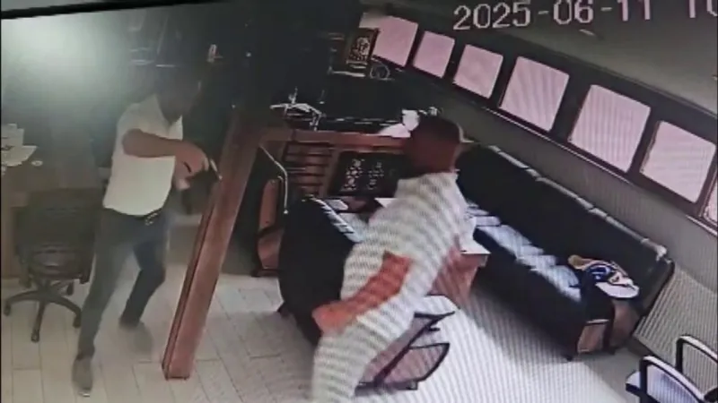 Alacak verecek tartışması kanlı bitti! Kendi silahı sonu oldu!