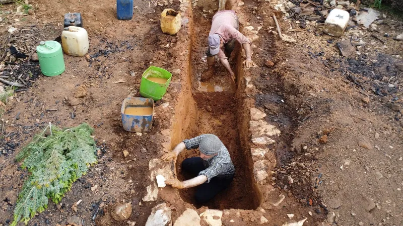 Antalya'da binlerce yıllık gelenek yaşatılıyor! Gömüp 3 saatte bir kontrol ediyorlar