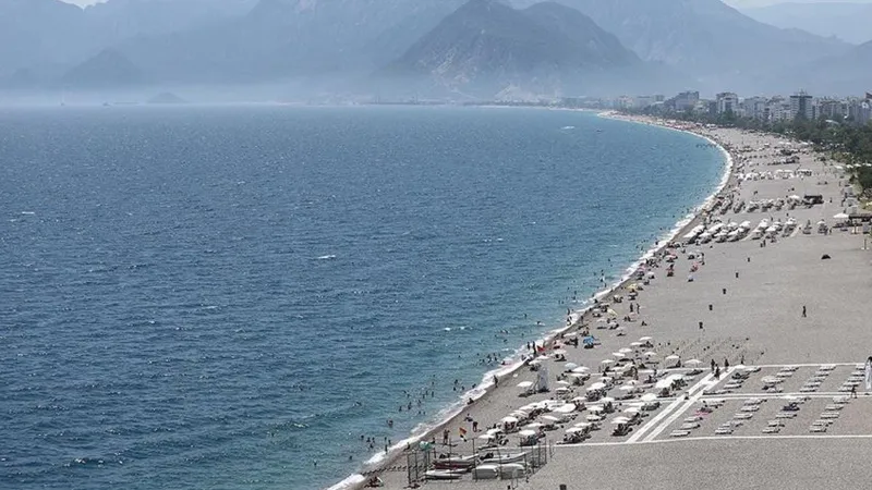 Antalya'da Deniz Suyu Kaynıyor! Kaş'ta Termometreler Rekor Kırdı!