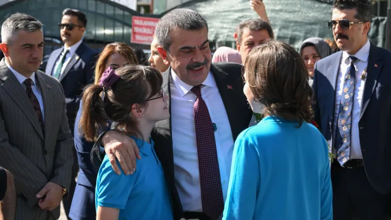Bakan Tekin'den Müjde! Çocuk Oyunları Geri Mi Dönüyor?