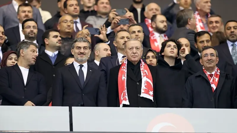Erdoğan'dan Milli Maça Sürpriz Ziyaret! Stadyumda Neler Yaşandı?