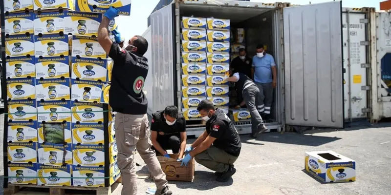 Çeşme Limanı'nda Şok Baskın! TIR'larda Uyuşturucu Cehennemi