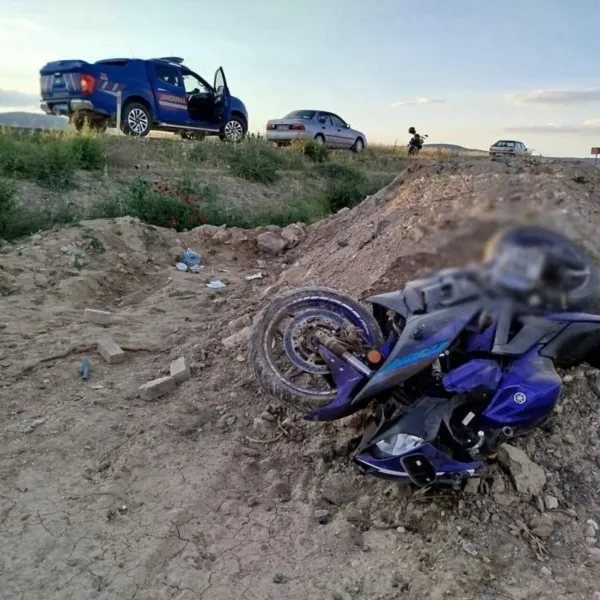 Denizli'de motosiklet takla attı: 2 ölü