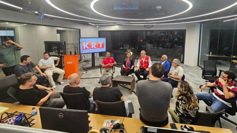 KRT TV Emekçileri Direnişte! DİSK'ten Destek Ziyareti