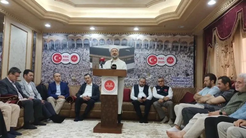 Diyanet İşleri Başkanı Ali Erbaş Mekke'de gazetecilerle bayramlaştı