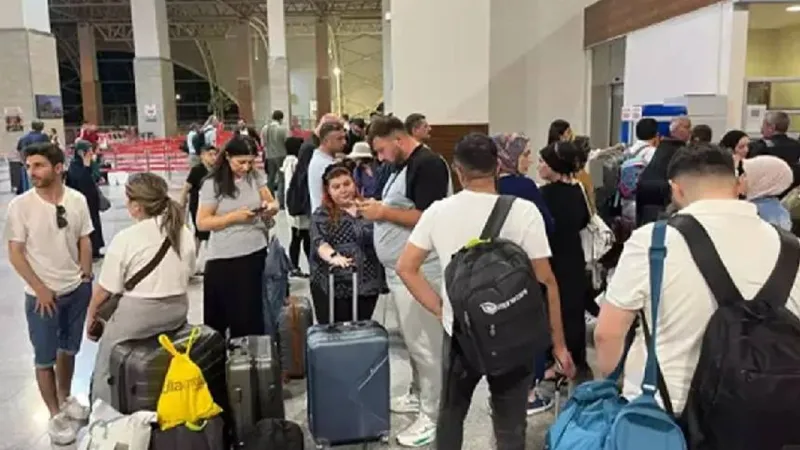 Diyarbakır Havalimanı'nda Pist Alarmı! Uçuşlar Neden Durdu?