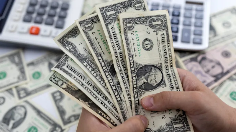 Dolar yatay seyrediyor... Siyaset izleniyor