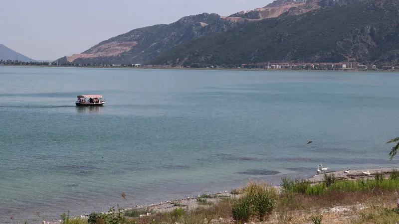 Eğirdir Gölü Kuruyor mu? Alarm Veren Görüntüler Ortaya Çıktı!