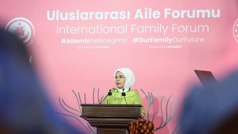 Emine Erdoğan: Evlenme yaşını ileri atan bahanelere geçit veremeyiz, yaşlı bir dünya, insanlığın kaderi olmamalıdır