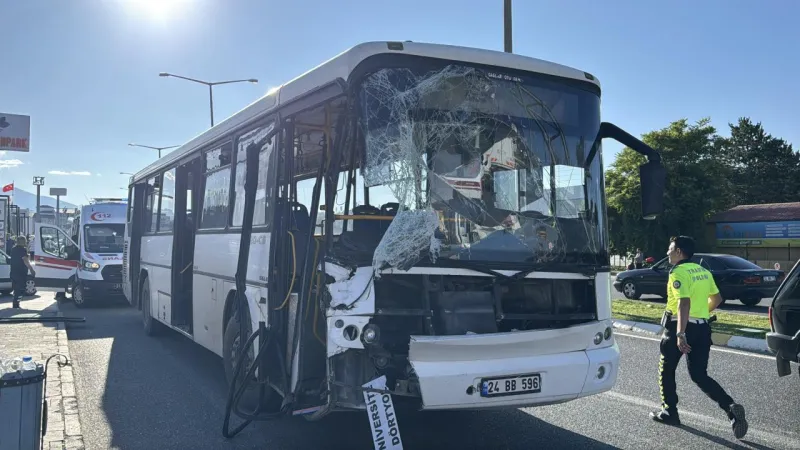 Erzincan'da Feci Kaza: Otobüs ve Tır Çarpıştı! İşte Yaralılar