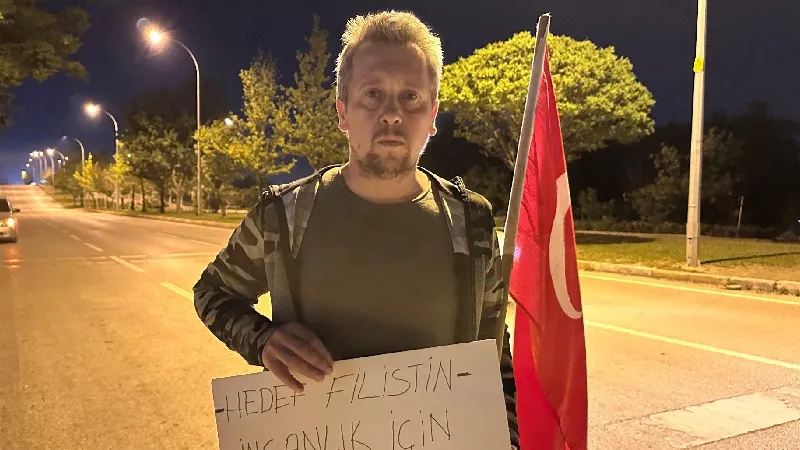 Eskişehir’den yola çıktı: Bir paket un ve Türk bayrağı ile Gazze’ye yürüyor