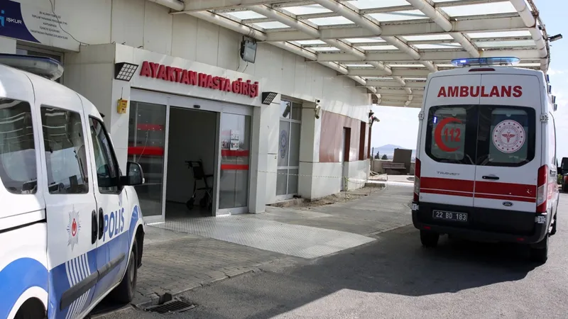 Fare zehri yutan bebek hastaneye kaldırıldı
