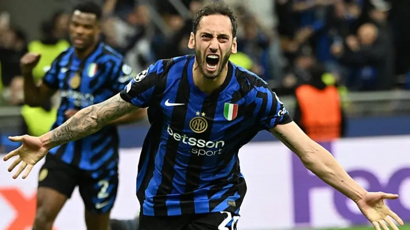 Hakan Çalhanoğlu Şampiyonlar Ligi finalinde ilk peşinde