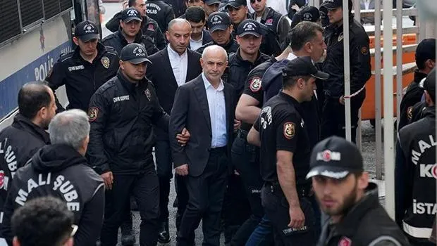 İBB'de yolsuzluk soruşturmasında 6 kişi tutuklanma talebiyle hakimliğe sevk edildi