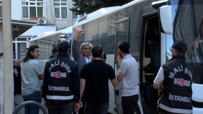 İBB'ye yönelik 5. dalga operasyonda gözaltına alınan Aykut Erdoğdu sağlık kontrolünden geçirildi