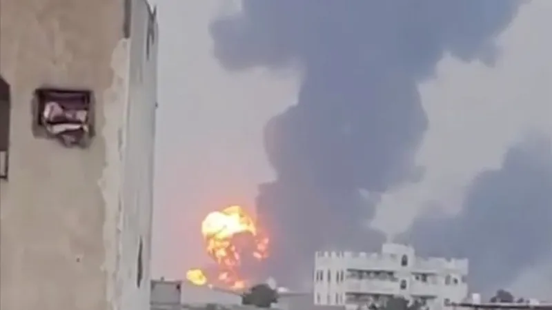 İsrail, Yemen’e yönelik saldırılarında, Sana Uluslararası Havalimanı’ndaki son Husi uçağını da imha etti