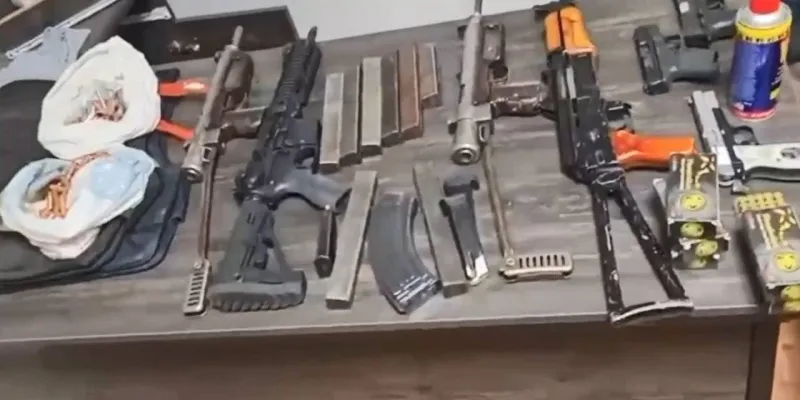 Kar Maskeli Çete Çökertildi! Evden Cephanelik Fışkırdı!