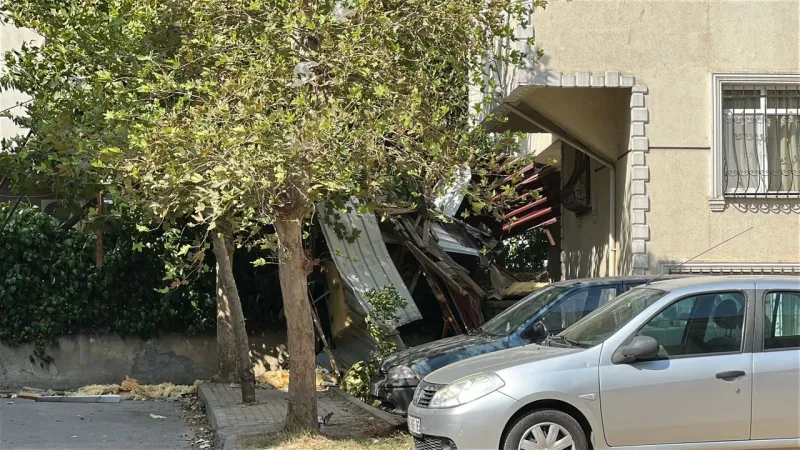 Kartal'da Çatı Uçtu! Fırtına Felaketi Göz Göre Göre Geldi!