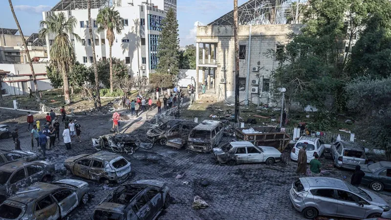 Katil İsrail, Gazze'nin kuzeyindeki bir diyaliz merkezini yerle bir etti