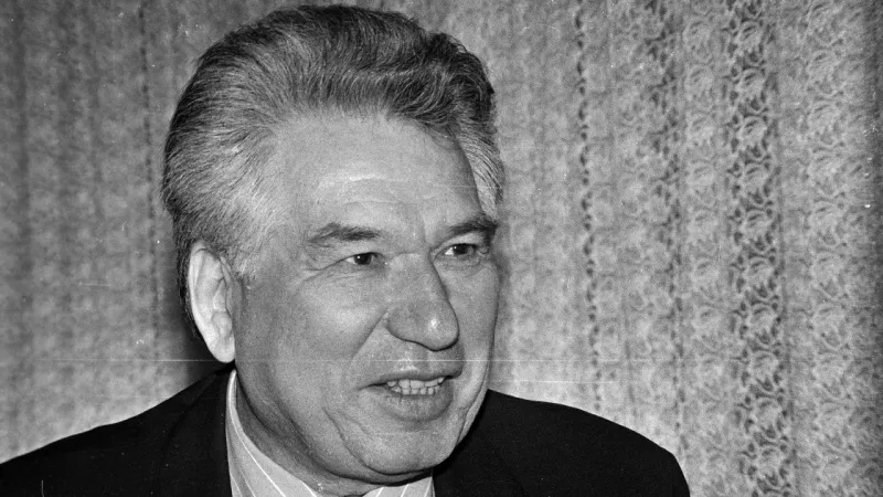 Kırgız yazar Aytmatov, Cengiz Aytmatov, Türk Dünyası'nın Geleceği forumu ile anılacak