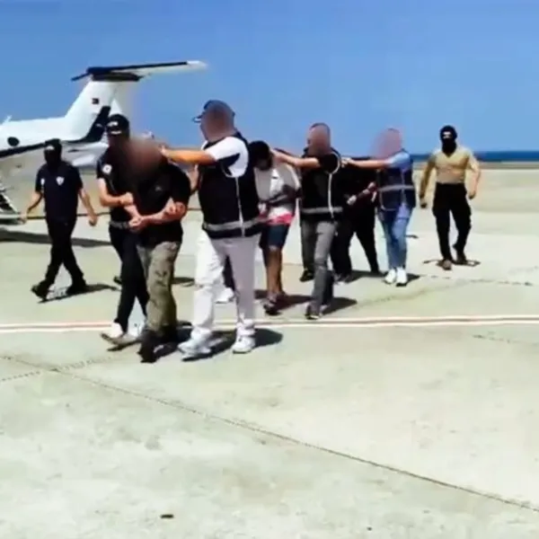 Kırmızı Bülten Alarmı! Aranan 3 Şüpheli Türkiye'ye İade Edildi!