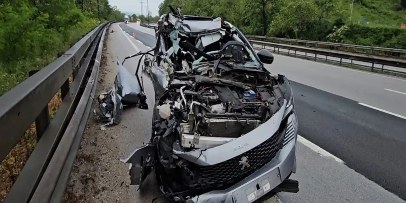 Sapanca'da Feci Kaza! TIR'a Arkadan Çarpan Sürücü Şoka Soktu