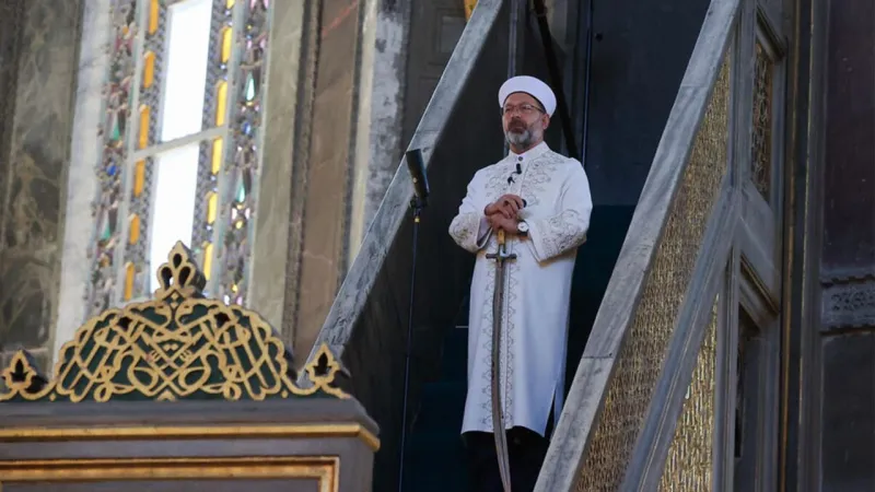 43 Dilde Kur'an Meali! Diyanet'ten Dünyaya Ücretsiz Kur'an Hediyesi!