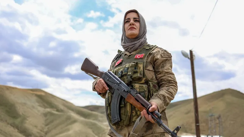 Kahraman Anne: Vatan Nöbetinde Bir Güvenlik Korucusu