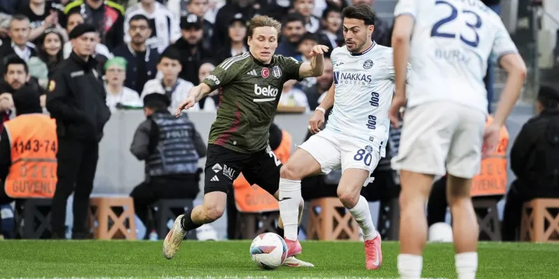 Beşiktaş'tan Gol Şov! Adana Demirspor'a 4 Gol! Kartal Uçuşta!