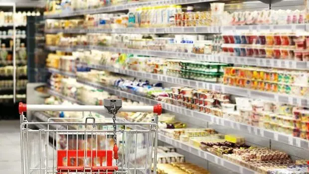 Marketteki Ürünlere Çekiçle Saldıran Adam Hakimi Şaşkına Çevirdi!