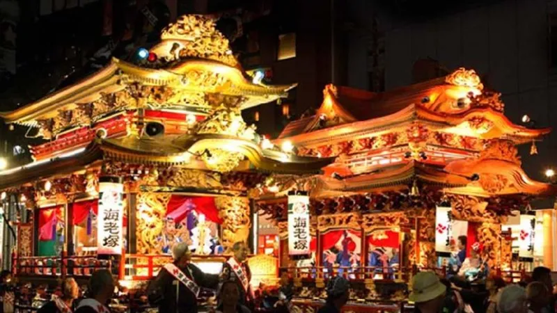 Tokyo'da Kanda Matsuri Coşkusu: Mikoshiler Sokaklarda!