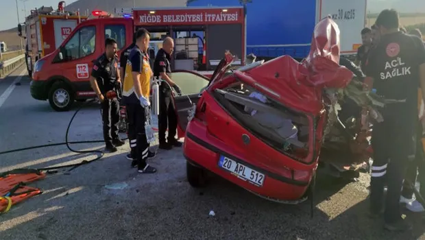 Niğde'de feci kaza: 2 ölü, 3 yaralı