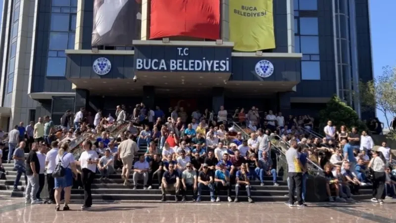 Buca'da Çöp Dağları! Maaş Alamayan İşçiden Grev Şoku!