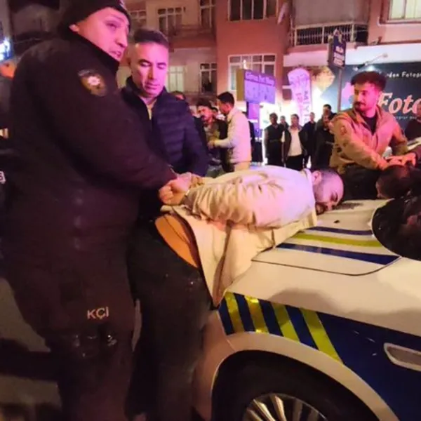 Polise tekme atan alkollü sürücüye gözaltı