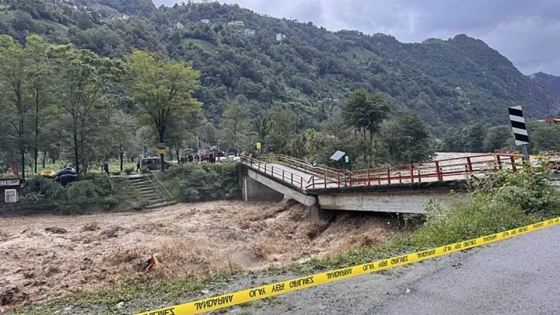 Rize'de Sel Felaketi! Köprü Çöktü, Ayder Yaylası'nda Mahsur Kalanlar Var!
