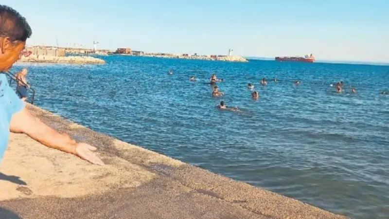 Şarköy'de Deniz Alarm Veriyor! Lağım Suları Plajı Esir Aldı!