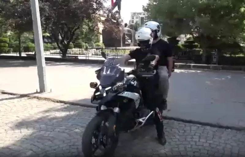 YKS'ye Geç Kalanlara Polis Şefkati! Sınav Kurtarıcıları Görevde