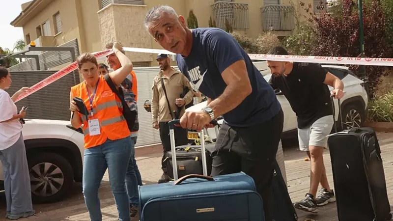 Siyonistler tası tarağı toplayıp kaçıyor! A Haber İsrail Tel Aviv'deki yıkımı görüntüledi... Binalar enkaza, araçlar hurda yığına döndü