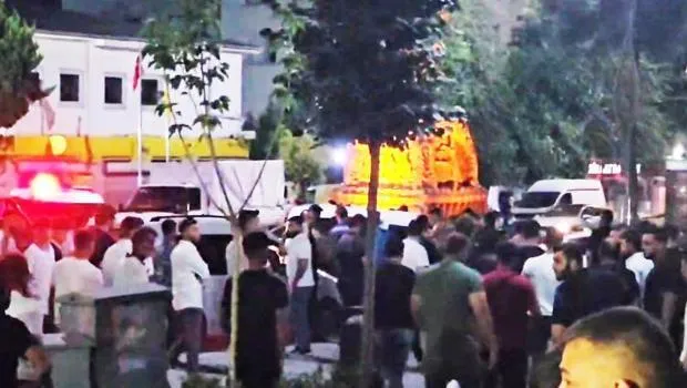 Tartışma bıçaklı kavgaya döndü: 2 yaralı, 4 gözaltı