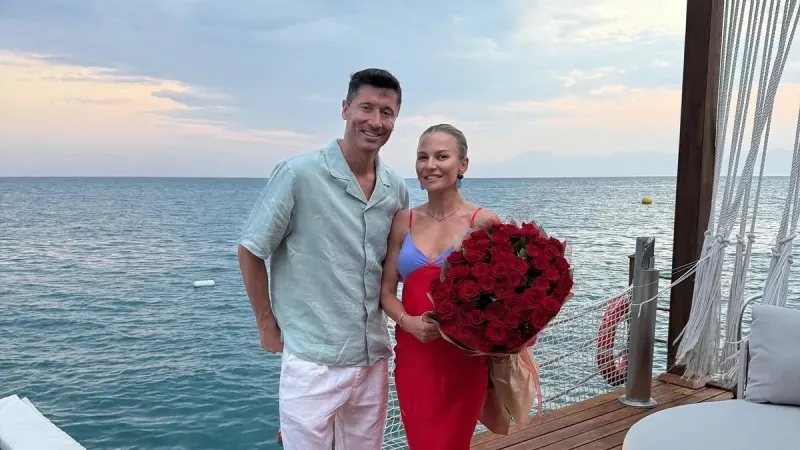 Ünlü futbolcunun tatil durağı Antalya oldu! Lewandowski ailesiyle birlikte geldi