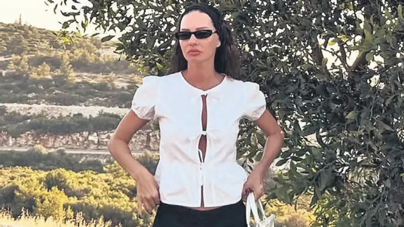 Yasemin Özilhan’ın 70 bin TL’lik çanta ve 19 bin TL’lik babet şovu