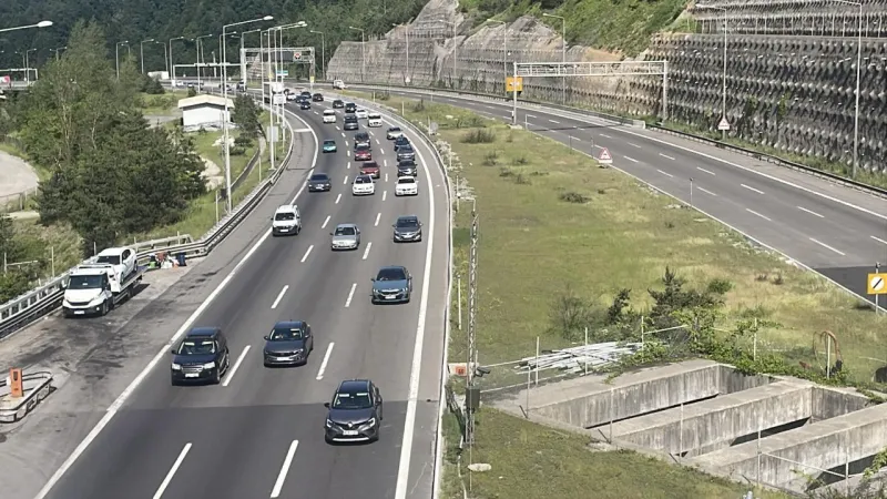 Bayram Tatili Kaosu: Yollar Kilit! Son Durum Ne?